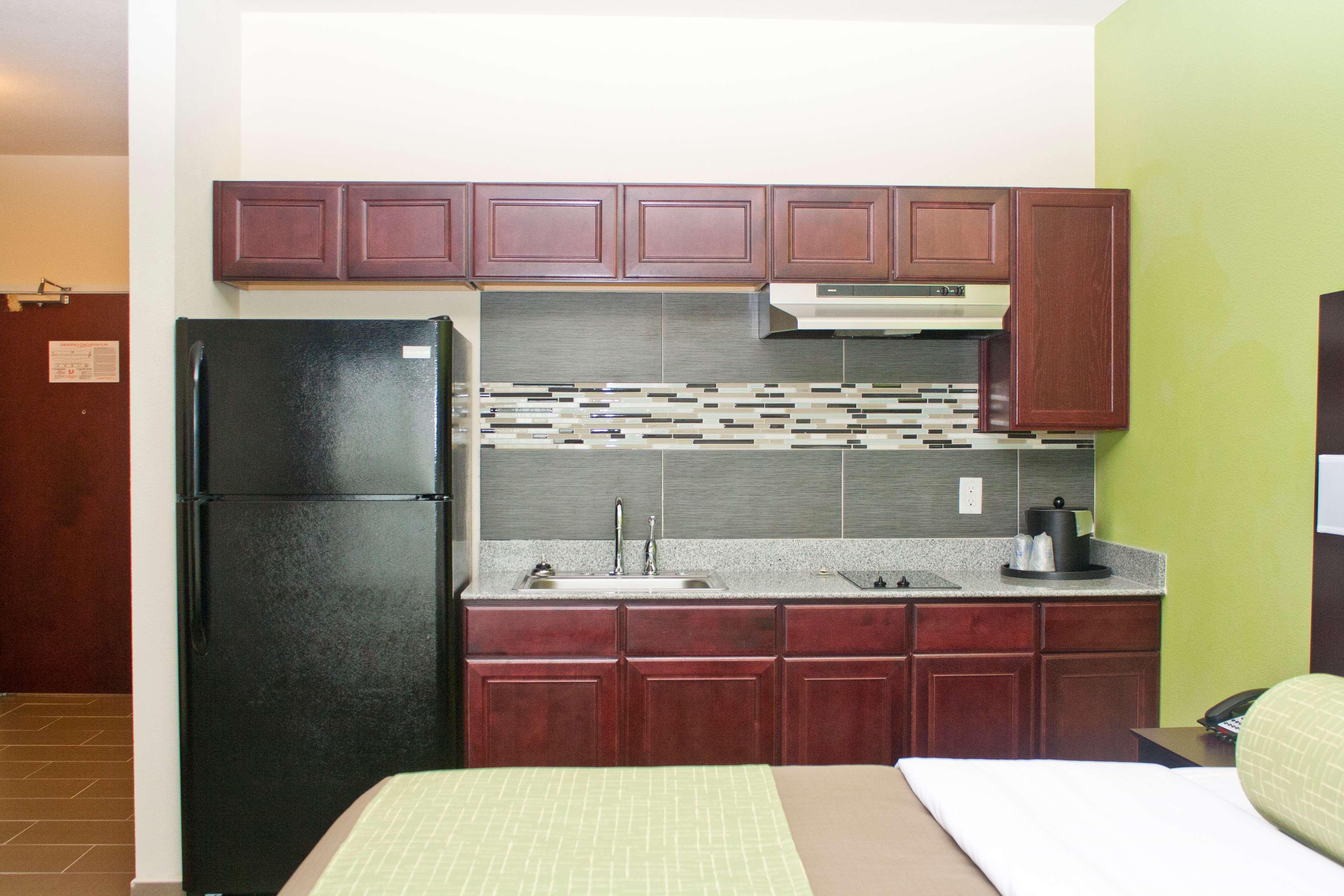Best Western Plus Pratt Extérieur photo