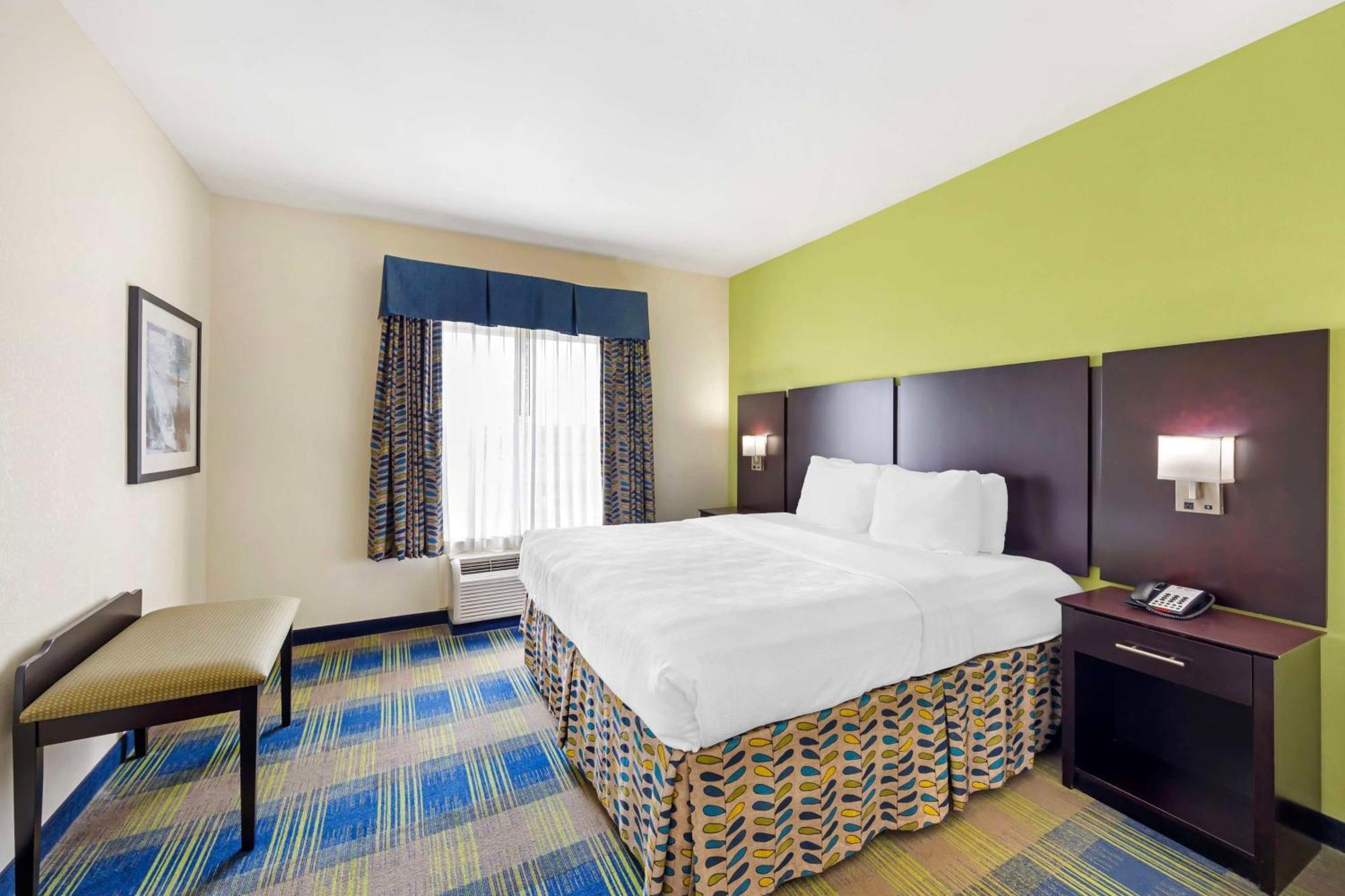 Best Western Plus Pratt Extérieur photo