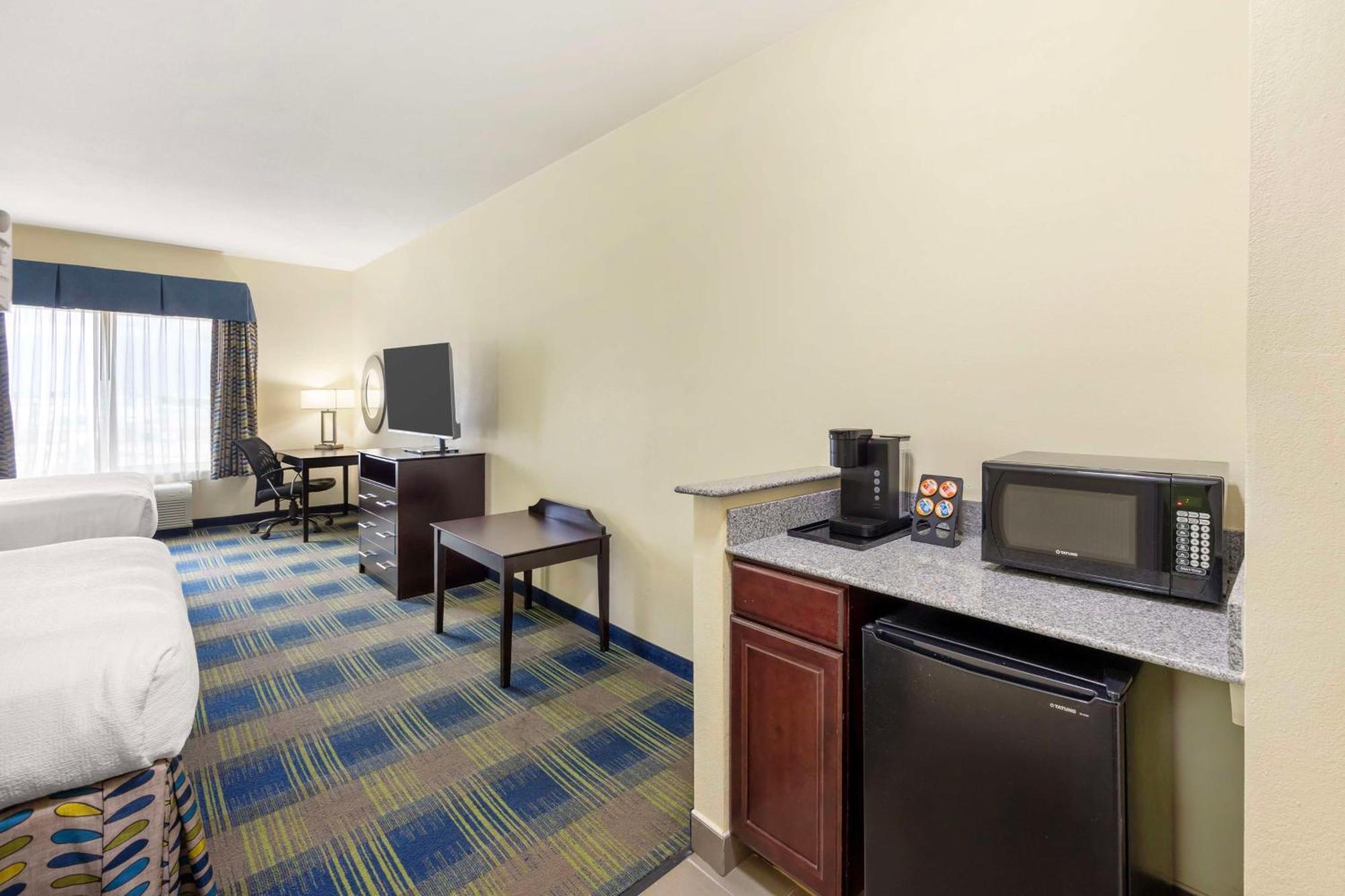 Best Western Plus Pratt Extérieur photo
