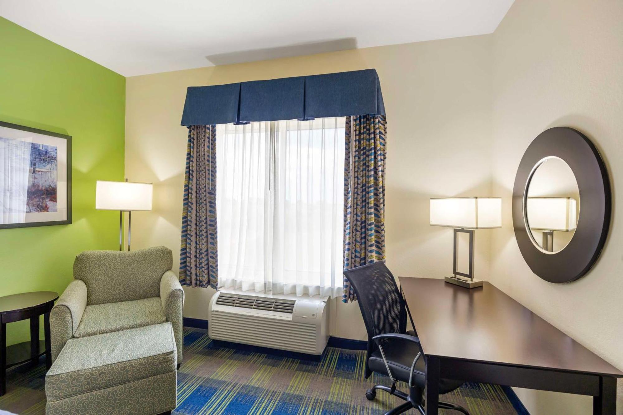 Best Western Plus Pratt Extérieur photo