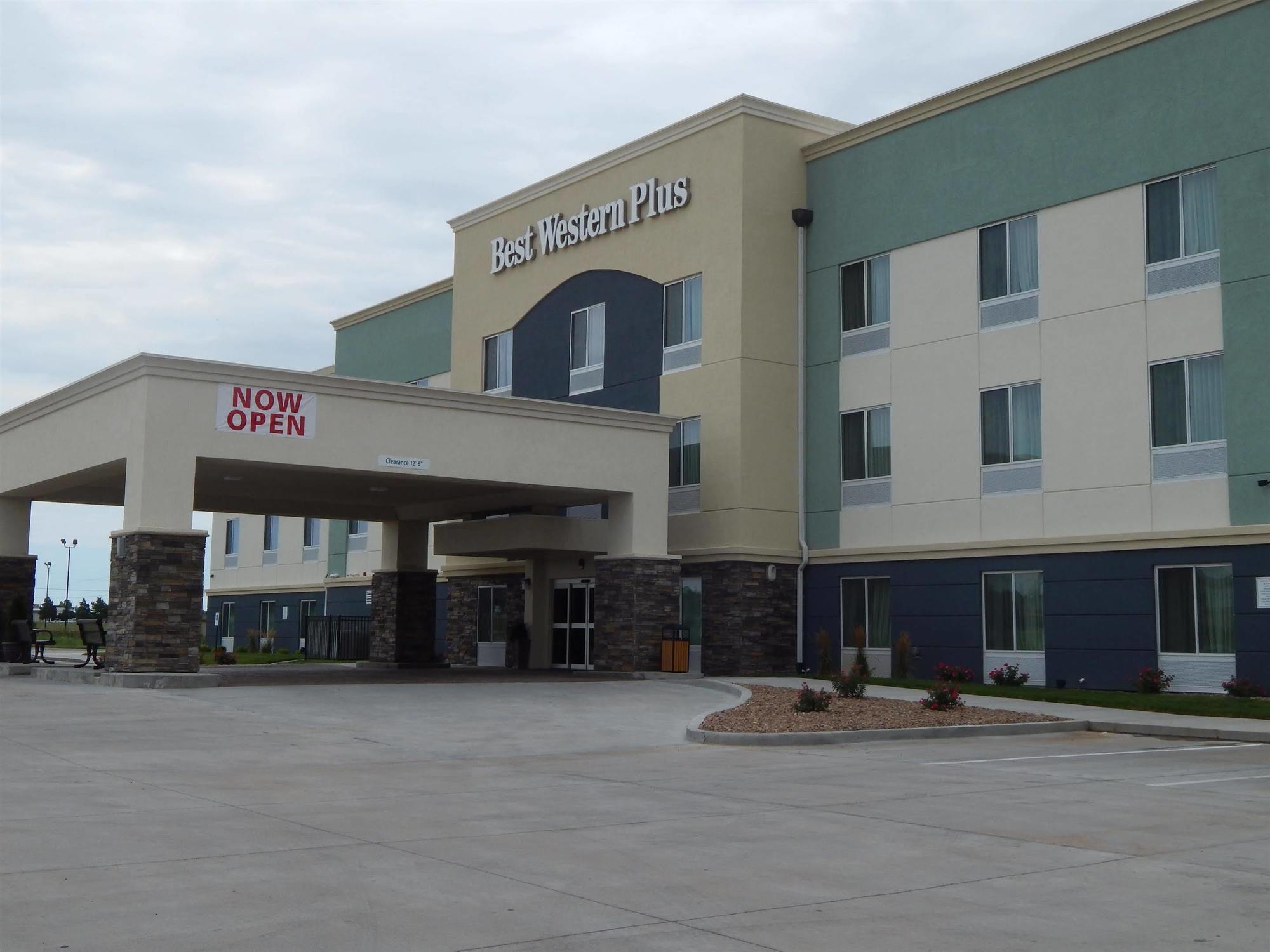 Best Western Plus Pratt Extérieur photo