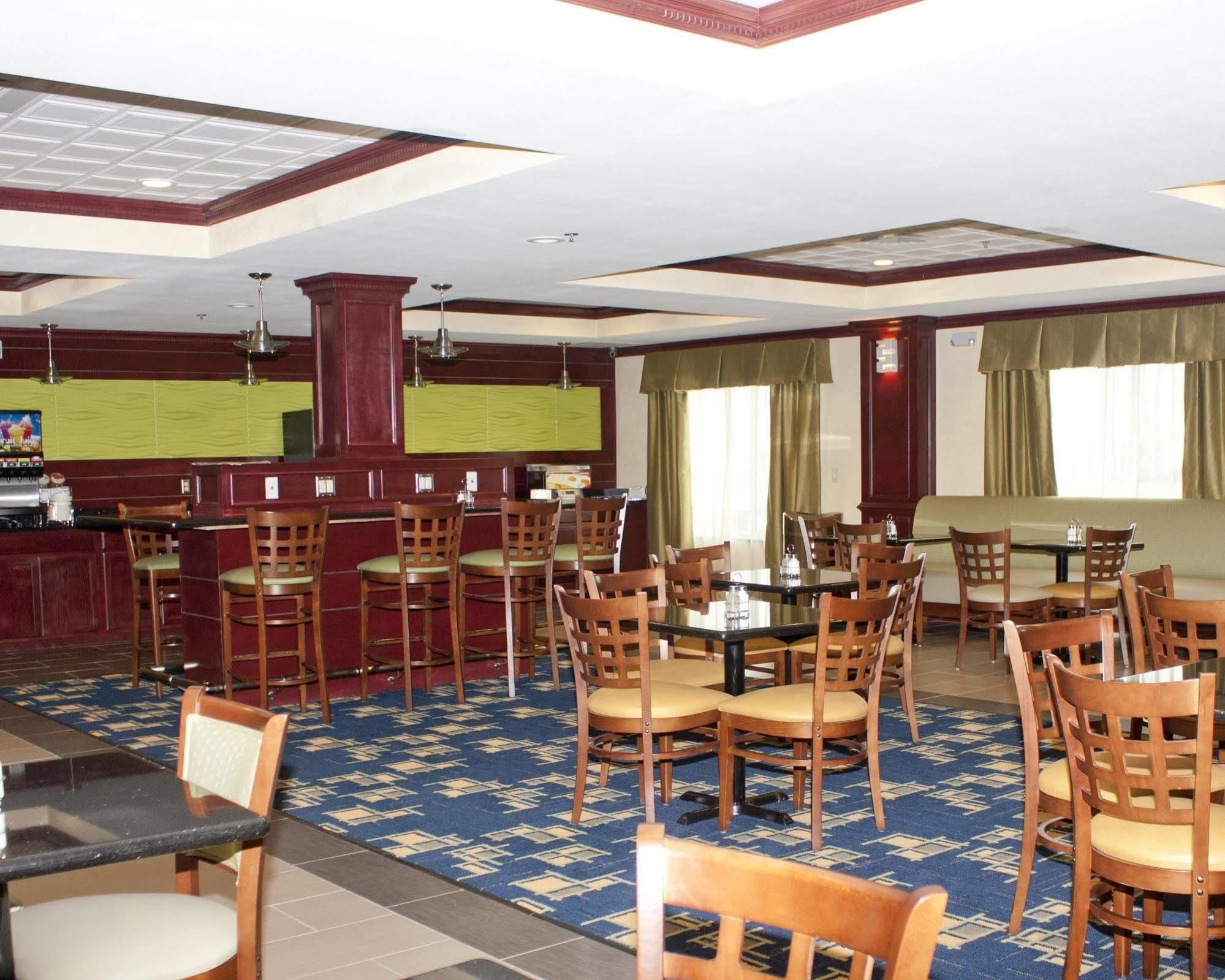 Best Western Plus Pratt Extérieur photo